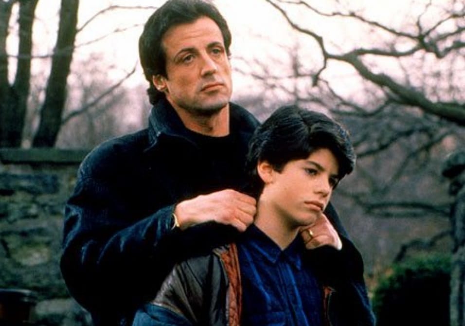 Sage Stallone interpretando Robert Balboa Jr ao lado de Sylvester Stallone em Rocky V