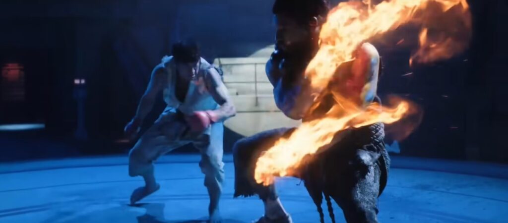 Roman Reigns como Akuma, envolto em intensas chamas azuis e laranjas do Satsui no Hado, enfrenta Ryu em um templo em ruínas escuro. Close de cena de combate em Street Fighter O Filme 2026.
